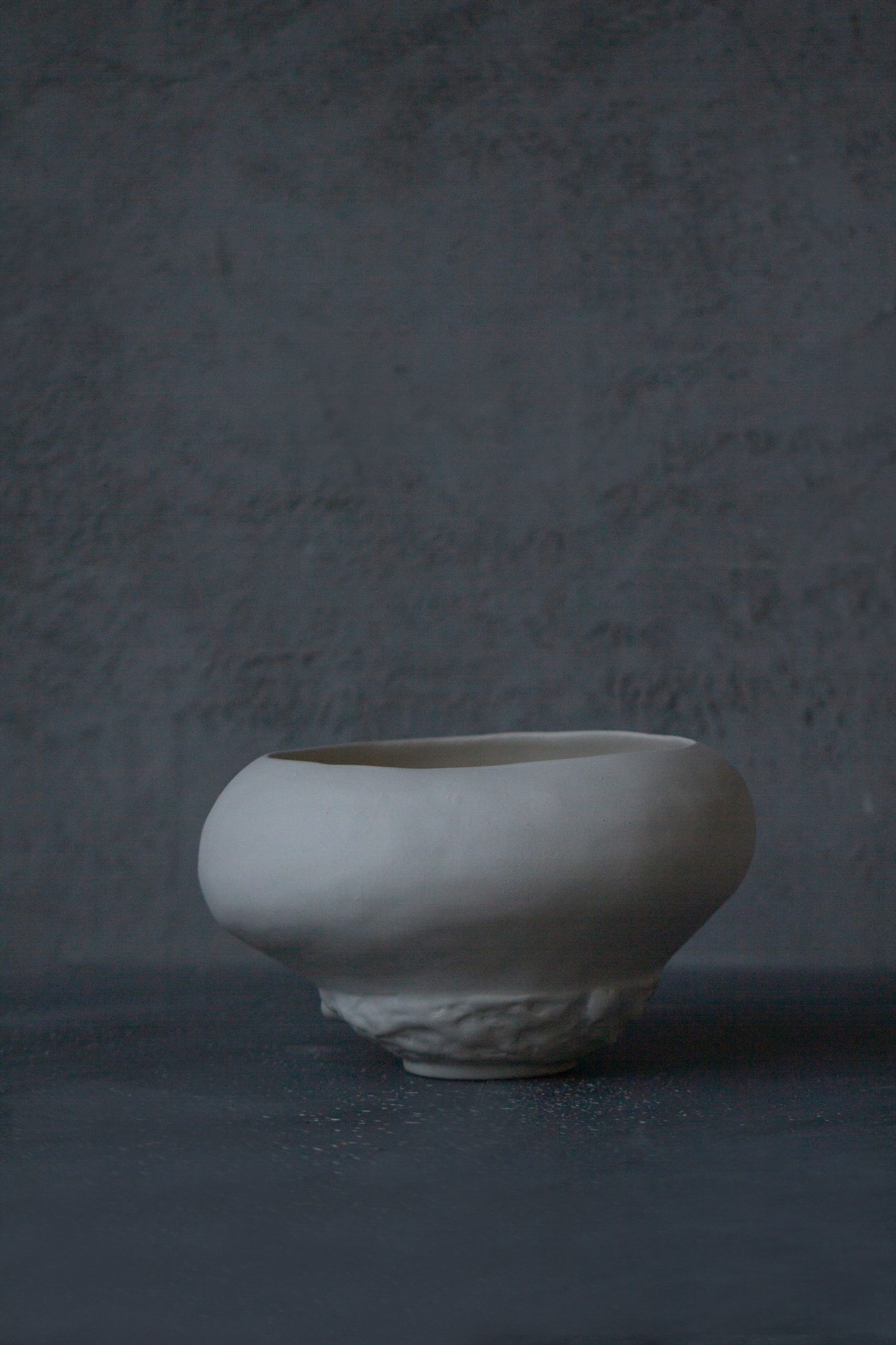 Керамическая белая ваза